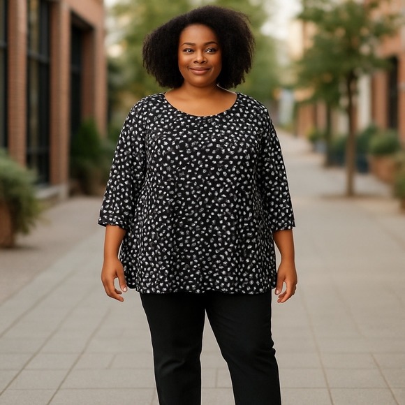 Lane Bryant Woman Plus Size 22/24 Black White Print 3/4 Sleeve Top - Picture 1 of 10